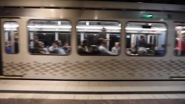 Vasútállomás Pittsburghben Pennsylvaniában Megérkezik Metró — Stock videók