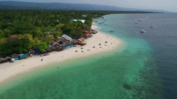 White Beach Moalboal Cebú Filipinas Hermoso Paisaje Con Costa Gente — Vídeo de stock