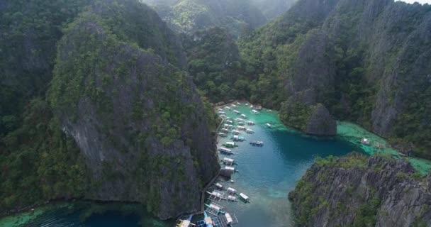 加扬湖观景台 美丽的泻湖 菲律宾巴拉旺科隆的游客中非常受欢迎的地方 背景中的风景 4K无人机 — 图库视频影像