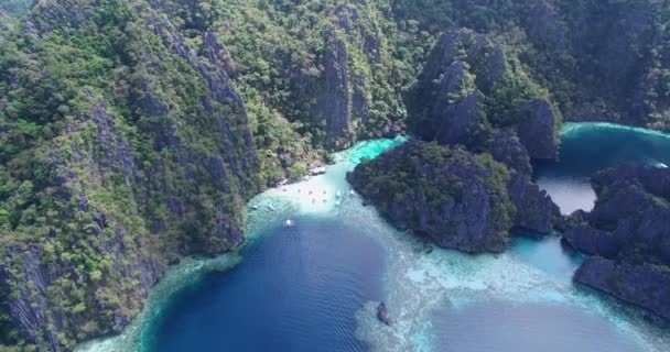 位于菲律宾巴拉旺科隆旅游胜地的双湖 背景中的景观与岛屿 4K无人机 — 图库视频影像