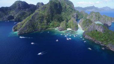Palawan 'daki Büyük Göl, Manzara Yeri. El Nido, Filipinler 'de A turu. Güzel manzara, Küçük Göl ve Arka plan Denizi. İHA