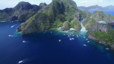 Palawan 'daki Büyük Göl, Manzara Yeri. El Nido, Filipinler 'de A turu. Güzel manzara, Küçük Göl ve Arka plan Denizi. İHA