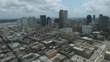 - New Orleans. Şehir manzarası, Louisiana. Arka plandaki City Skyline. İHA