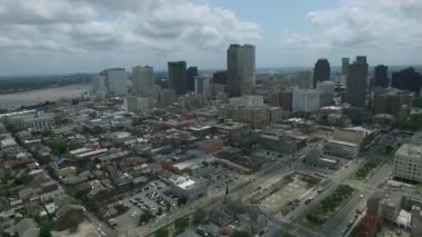 - New Orleans. Şehir manzarası, Louisiana. Arka plandaki City Skyline. İHA