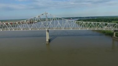Louisiana 'daki Gaziler Köprüsü Gramercy Köprüsü, Mississippi Nehri, Arka plan. İHA