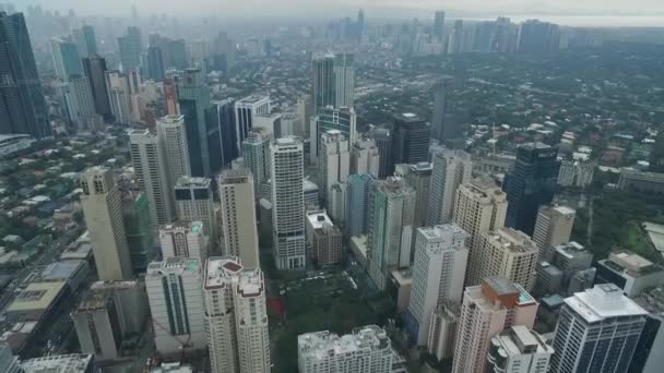 Filipinler Makati Şehrinde Skyline Trafik Gökdelenler Arkaplanda Manila Bölgesi — Stok video