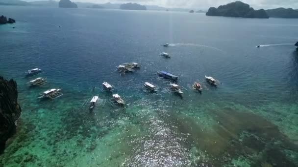 巴拉望的大泻湖 观光的地方 在菲律宾El Nido的旅游A 美丽的风景 小泻湖和大海背景 — 图库视频影像