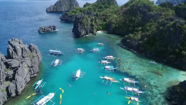 在巴拉望的小泻湖 观光地 在菲律宾El Nido的旅游A 美丽的风景和大海背景 — 图库视频影像