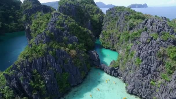 在巴拉望的小泻湖 观光地 在菲律宾El Nido的旅游A 美丽的风景和大海背景 — 图库视频影像