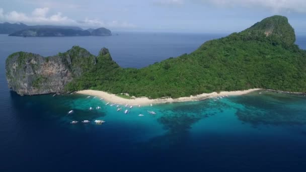 라완의 헬리콥터 장소입니다 필리핀 엘니도 에서의 청록색 백지에 야자나무가 — 비디오