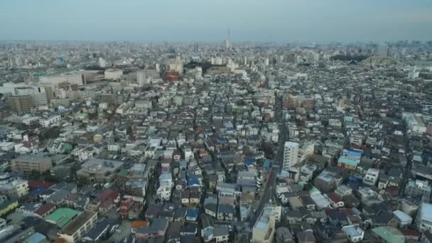 Токио Город Спидвеем Трамвай Стоит Заднем Плане Япония Дрон — стоковое видео