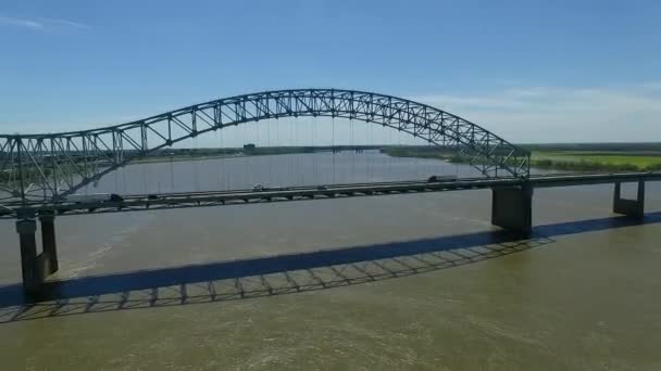 Hernando Soto Bridge Memphis Mississippi River Trafic Background Arkansas Tennessee — Stock Video