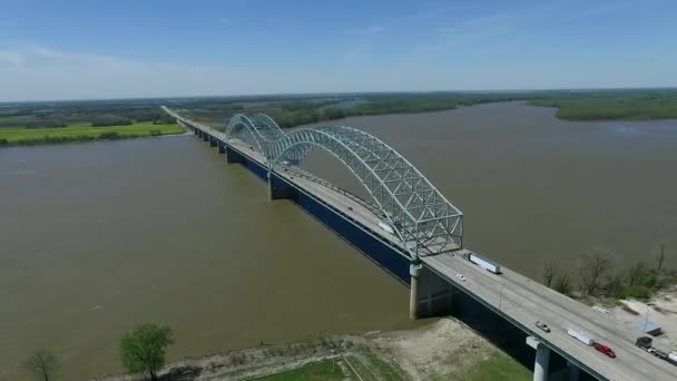 Puente Hernando Soto Río Misisipi Memphis Trafic Background Arkansas Tennessee — Vídeo de stock