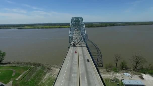 孟菲斯密西西比河Hernando Soto桥 背景悲惨 阿肯色州和田纳西线龙哥 — 图库视频影像