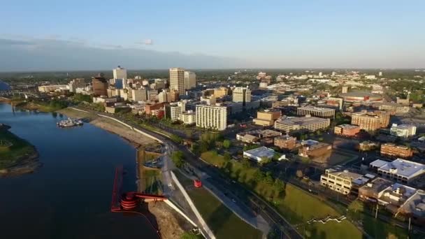Stadtbild Von Memphis Tennessee Mississippi River Barge Hernando Soto Bridge — Stockvideo
