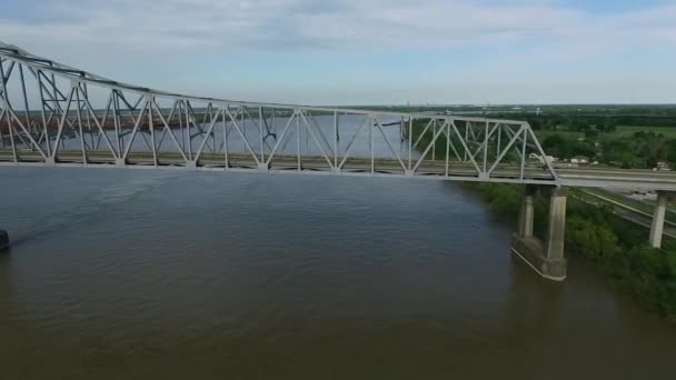 Veterans Memorial Bridge Gramercy Bridge Louisiana Mississippi River Bakgrunden Drönare — Stockvideo