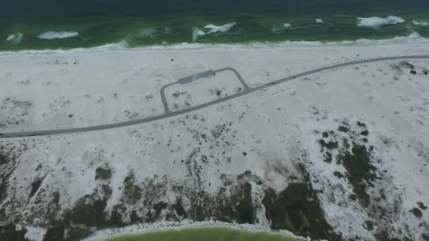 Praia Mar Com Estrada Estacionamento Pensacola Beach Flórida Início Primavera — Vídeo de Stock