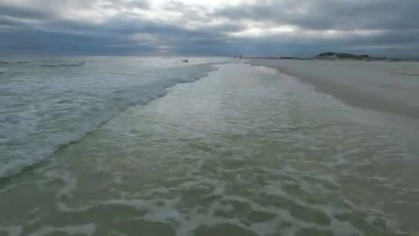 Praia Pensacola Vazia Mar Fundo Florida Golfo México Duas Pessoas — Vídeo de Stock