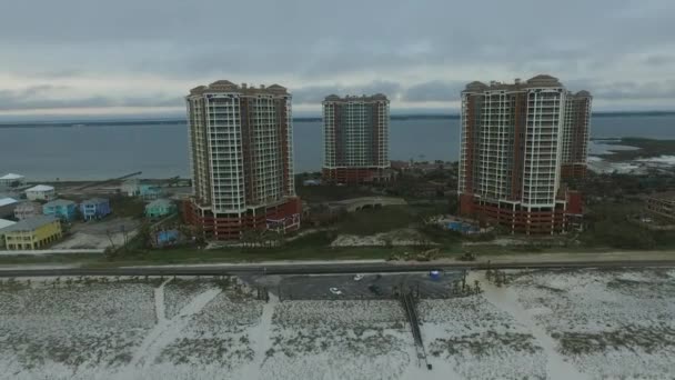 Playa Pensacola Vacía Florida Torres Portofino Segundo Plano Golfo México — Vídeos de Stock