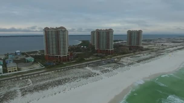 Порожній Пляж Пенсакола Флориді Вежі Портофіно Задньому Плані Мексиканська Затока — стокове відео