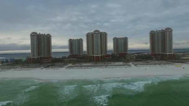 Pusta Plaża Pensacola Florydzie Wieże Portofino Tle Zatoka Meksykańska Dron — Wideo stockowe