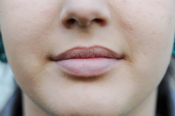 若い大人の十代の顔と唇 ハッピーフェイス — ストック写真