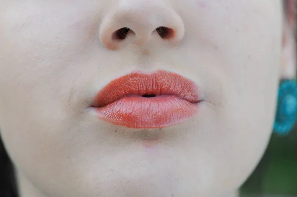 Jeune Adulte Adolescent Visage Lèvres Embrasser Signe — Photo