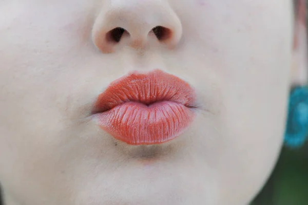 Giovane Adulto Giovanissima Faccia Labbra Segno Bacio — Foto Stock