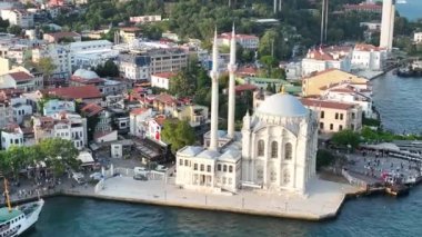 İstanbul, Türkiye. İstanbul Kanalı, Büyük Mecidiye Camii, Boğaz Kanalı