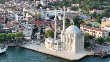 İstanbul, Türkiye. İstanbul Kanalı, Büyük Mecidiye Camii, Boğaz Kanalı