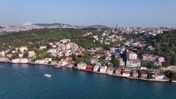 土耳其Istambul的Uskudar区 博斯普鲁斯海峡和博斯普鲁斯桥正式名称为7月15日烈士桥 Drone的观点 — 图库视频影像