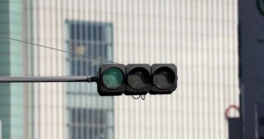 Tokyo, Japonya 'da trafik ışığı. Yeşil Sarı Kırmızı