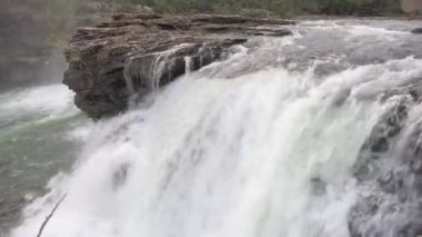 Nehir Akışı ve Şelale, Alabama, ABD.