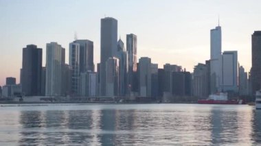 Michigan Gölü ve Chicago City Skyline İş Bölgesi. Illinois, ABD