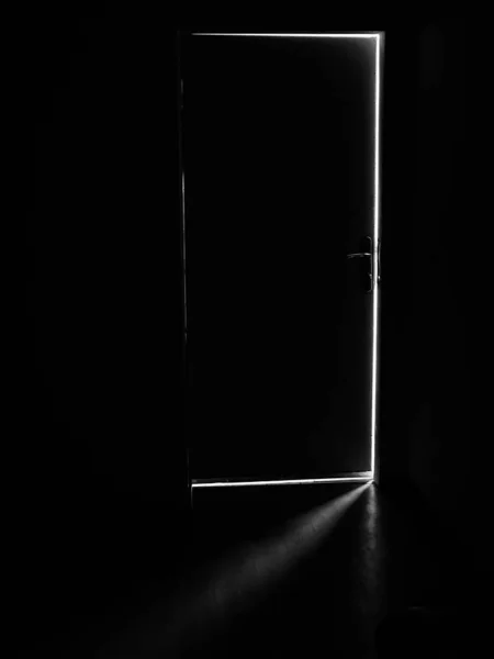 Dark Door Light Light Dark Open Door High Quality Photo — Stockfoto