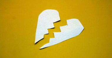 Kırık kalbin fotoğrafı, ayrılık.