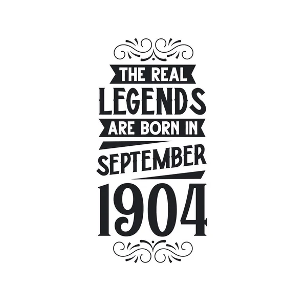 本物の伝説は1904年9月生まれ 本物の伝説は1904年9月生まれ 1904年9月生まれ 本物の伝説 1904年の誕生日 1904年の誕生日のお祝い 本物の伝説の誕生日のレトロな誕生日 ビンタグ — ストックベクタ