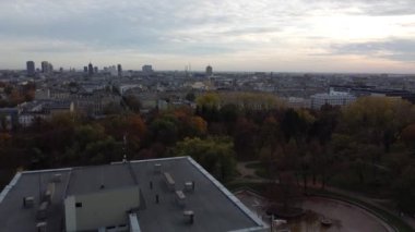 Polonya 'nın Lodz kentindeki eski kasabanın manzarası.