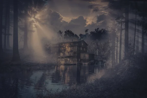 Donkere Landschappen Met Een Rivier Achtergrond Stockfoto