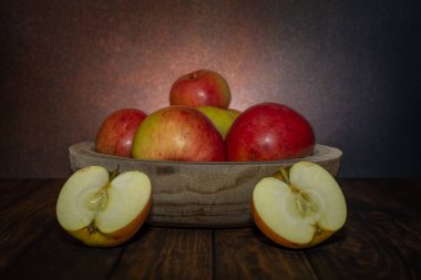 Organik elmalar güzel değil ama sağlıklı..