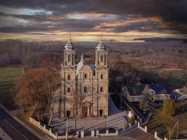 Sonnenuntergang Und Historische Kirche Dorf Restarzew Polen — Stockfoto