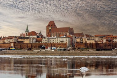 Eski Torun kasabası, Vistula nehrinin manzarası, Polonya.