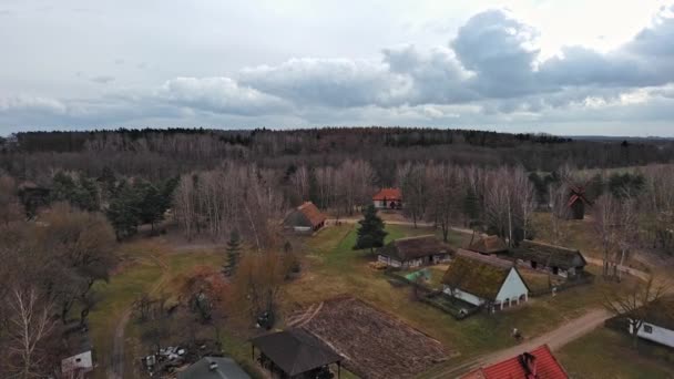 Bâtiments Historiques Dans Musée Plein Air Village Klobka Pologne — Video