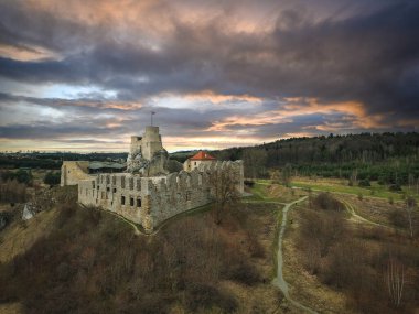 Rabsztyn Kalesi, Polonya.