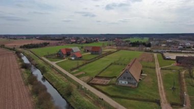 Polonya 'nın Vistula Nehri kıyısındaki eski Olendry sakinlerinin eski binaları restore edildi..