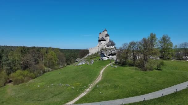 Κάστρο Στο Χωριό Bobolice Πολωνία — Αρχείο Βίντεο