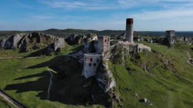 Czestochowa, Silezya, Polonya yakınlarındaki Olsztyn 'deki Kale kalıntıları.