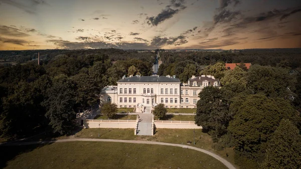 ポーランドOstromeckoの宮殿と公園複合体 — ストック写真