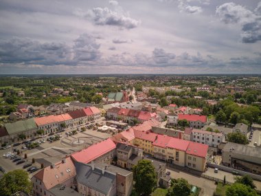 Polonya 'nın Sieradz kentindeki eski şehir manzarası.