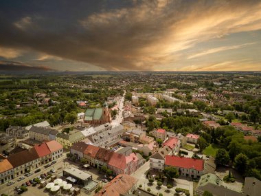 Polonya 'nın Sieradz kentindeki eski şehir manzarası.